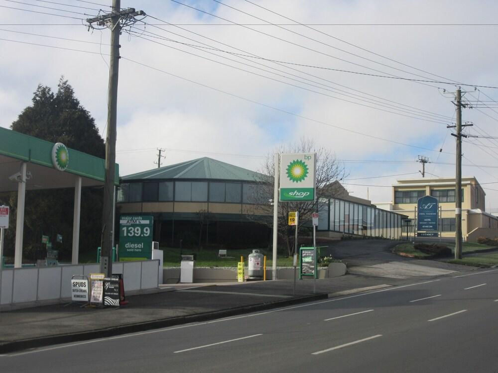 Abel Tasman Airport Motor Inn Лонсестън Екстериор снимка