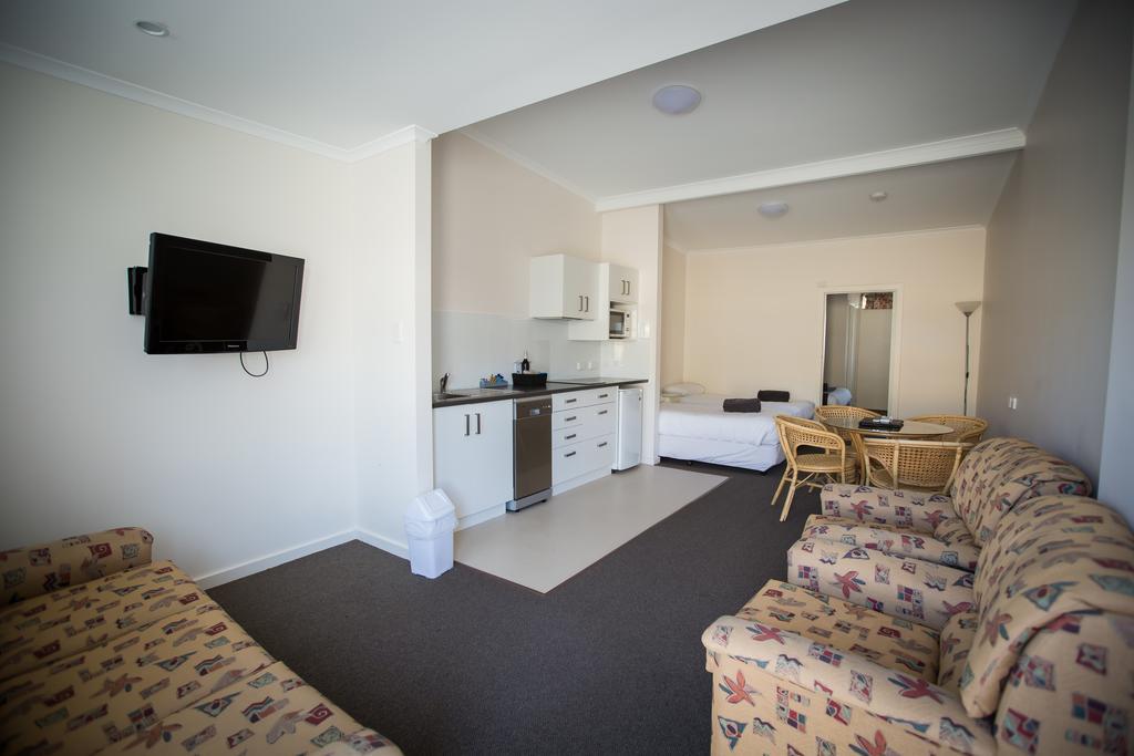 Abel Tasman Airport Motor Inn Лонсестън Екстериор снимка