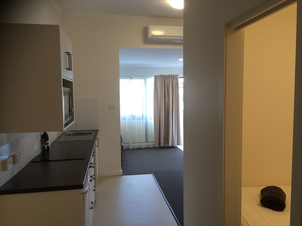 Abel Tasman Airport Motor Inn Лонсестън Екстериор снимка