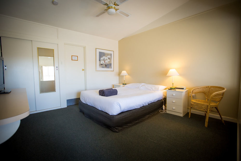 Abel Tasman Airport Motor Inn Лонсестън Екстериор снимка