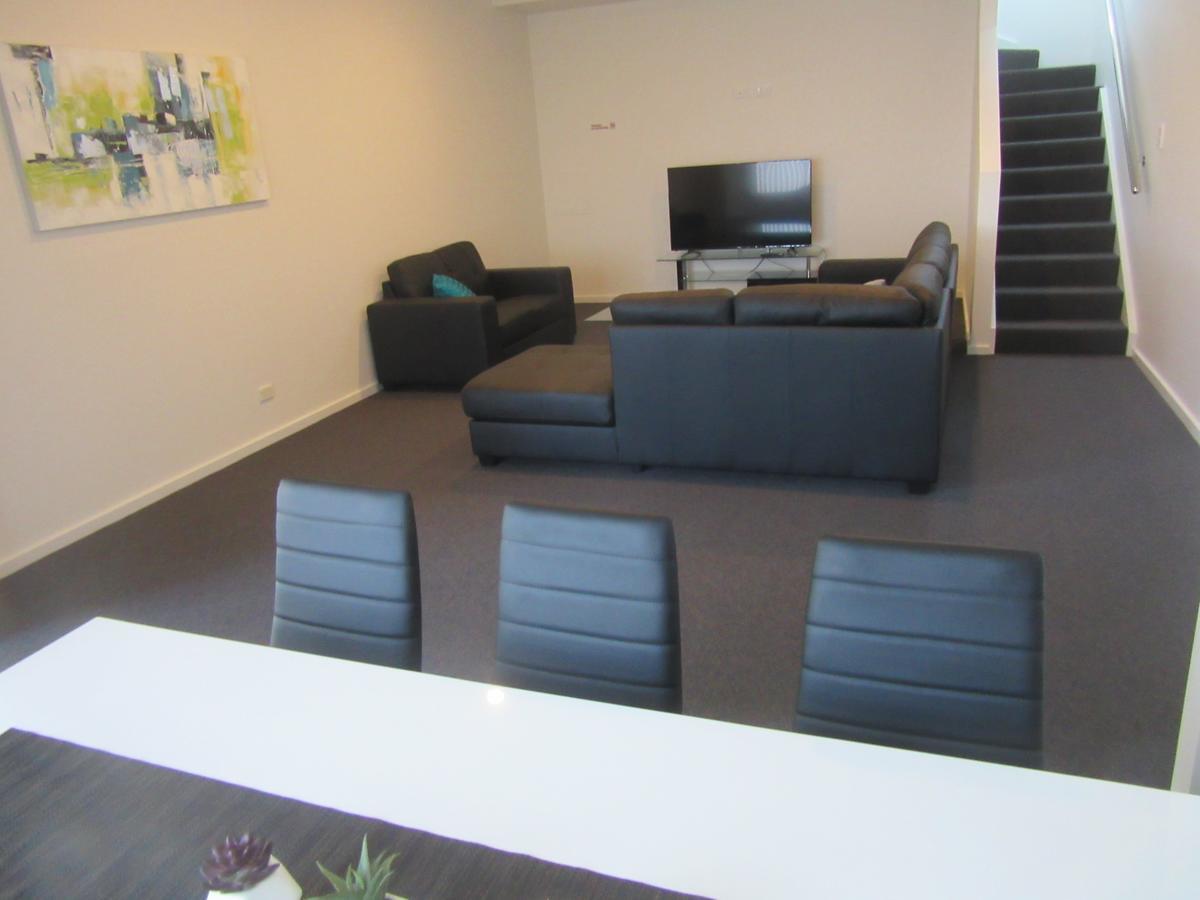Abel Tasman Airport Motor Inn Лонсестън Екстериор снимка