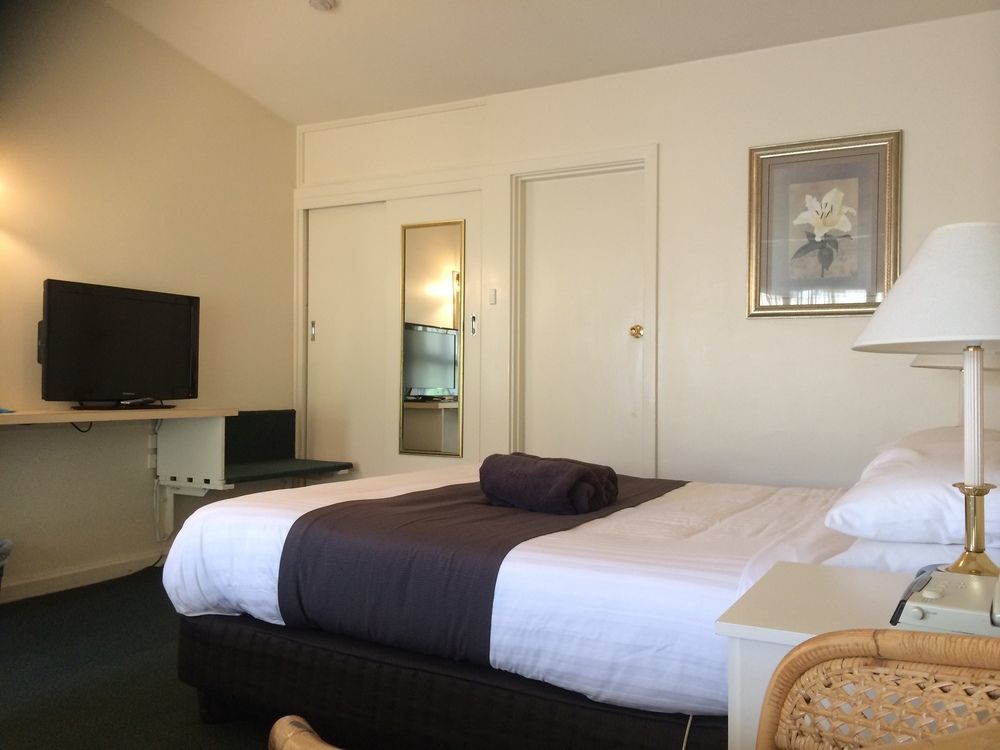 Abel Tasman Airport Motor Inn Лонсестън Екстериор снимка