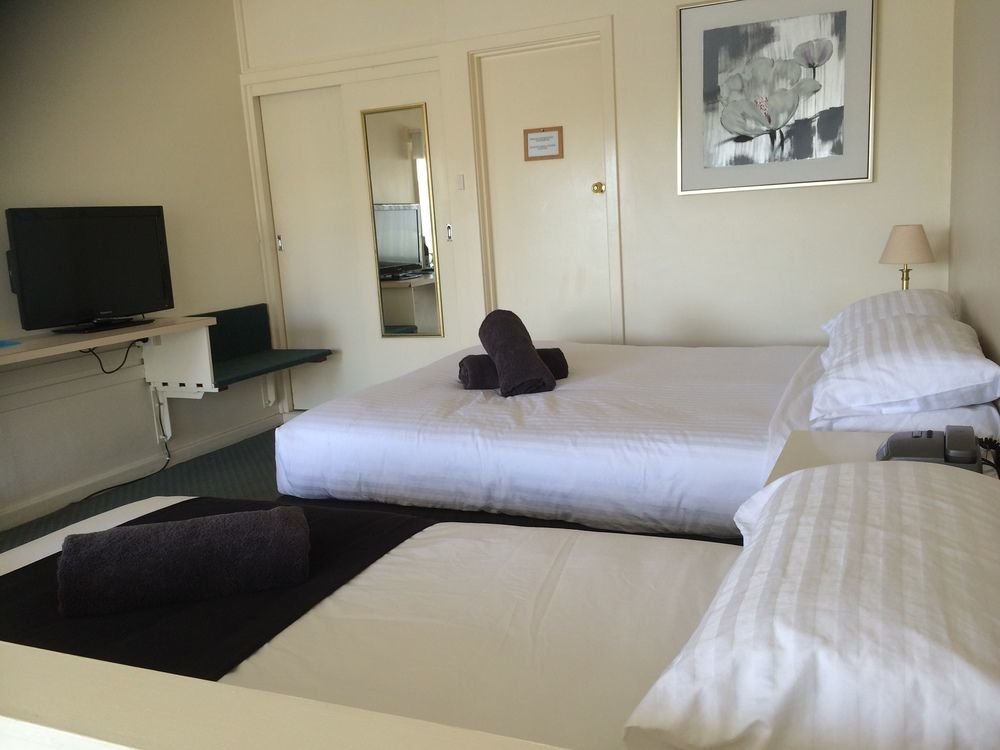 Abel Tasman Airport Motor Inn Лонсестън Екстериор снимка