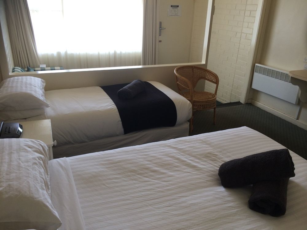 Abel Tasman Airport Motor Inn Лонсестън Екстериор снимка