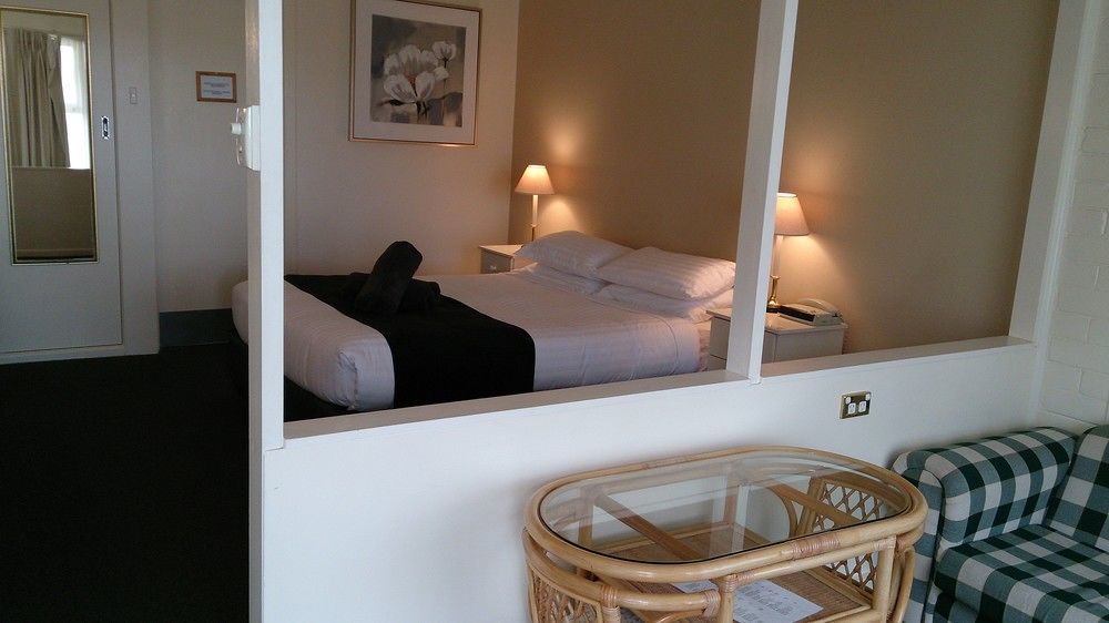Abel Tasman Airport Motor Inn Лонсестън Екстериор снимка