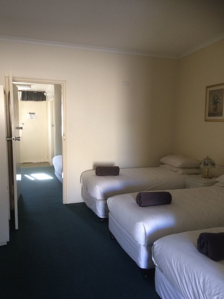 Abel Tasman Airport Motor Inn Лонсестън Екстериор снимка