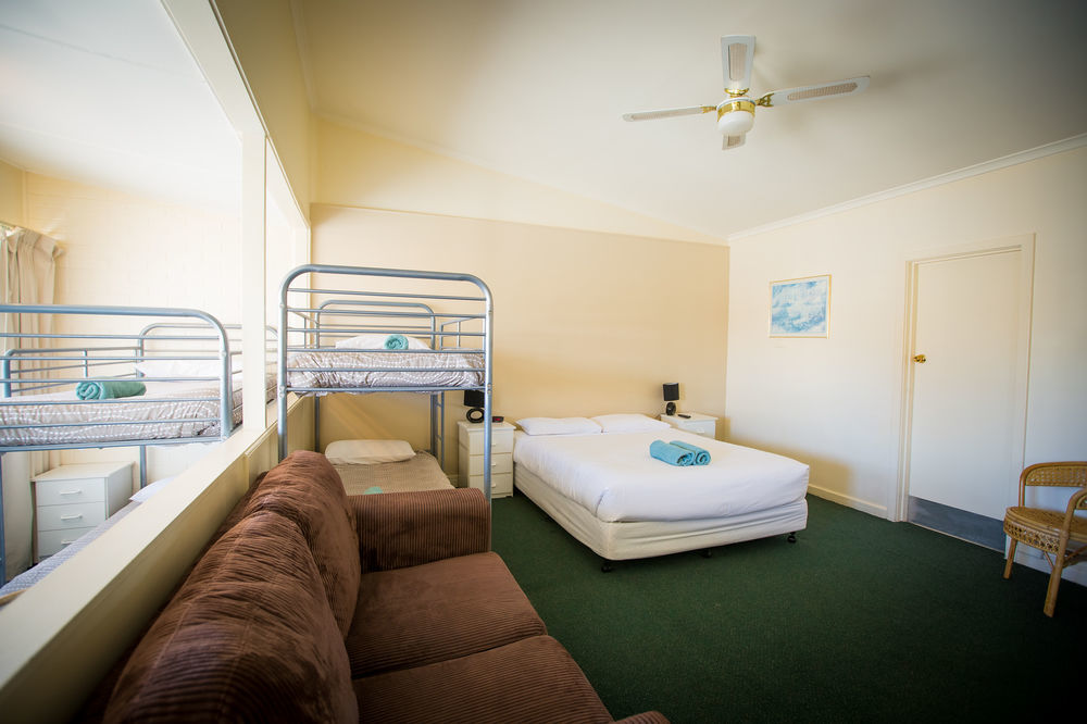 Abel Tasman Airport Motor Inn Лонсестън Екстериор снимка