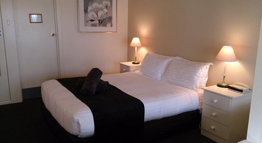 Abel Tasman Airport Motor Inn Лонсестън Екстериор снимка