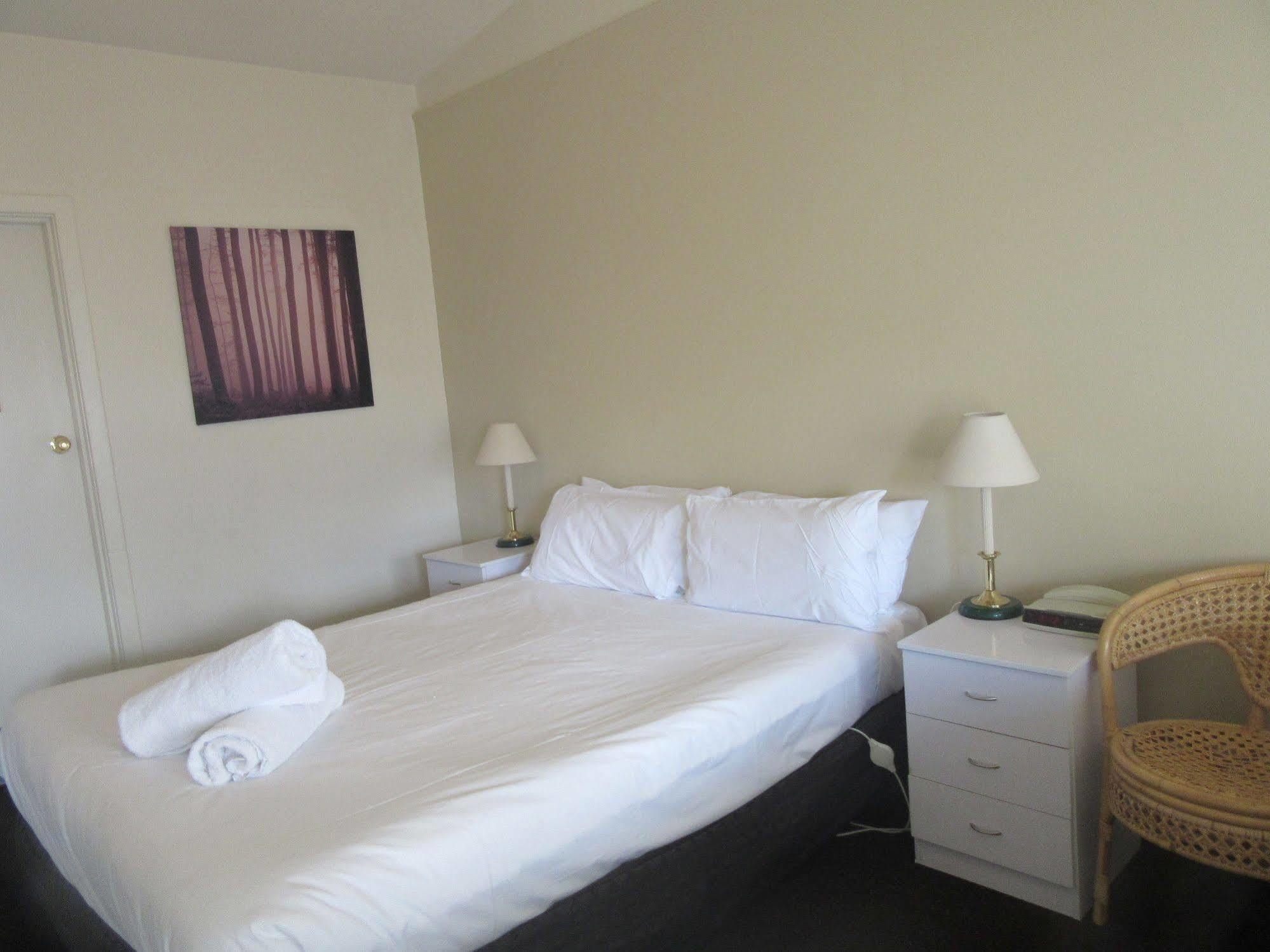 Abel Tasman Airport Motor Inn Лонсестън Екстериор снимка