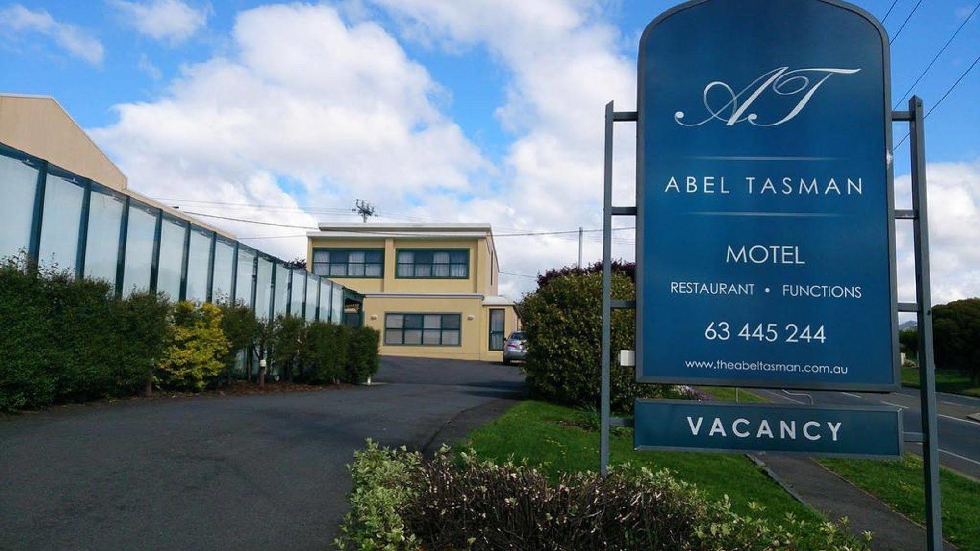 Abel Tasman Airport Motor Inn Лонсестън Екстериор снимка