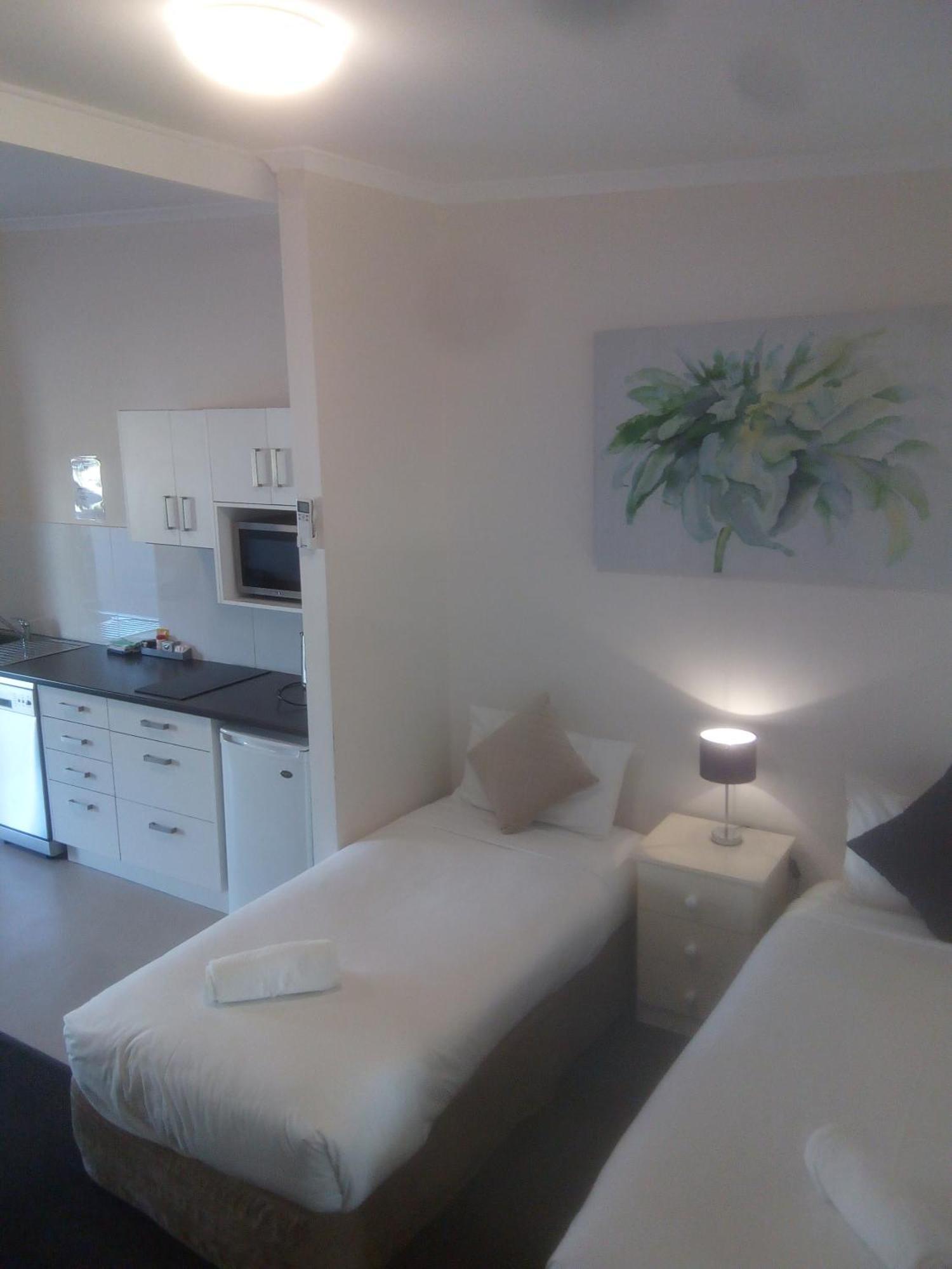 Abel Tasman Airport Motor Inn Лонсестън Екстериор снимка