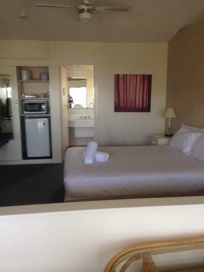 Abel Tasman Airport Motor Inn Лонсестън Екстериор снимка