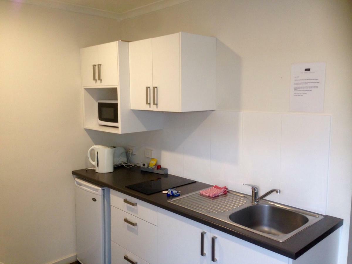 Abel Tasman Airport Motor Inn Лонсестън Екстериор снимка